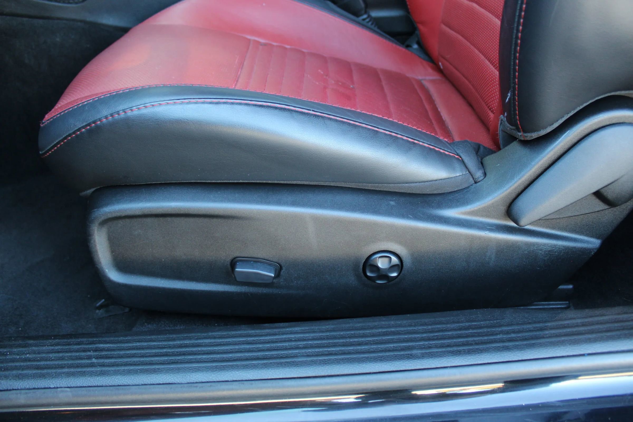 Used 2016 Dodge Challenger R/T Plus image 13