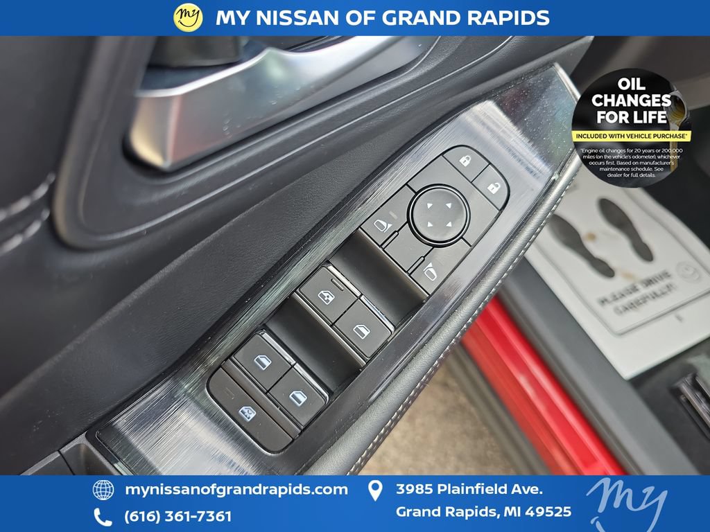 Used 2024 Nissan Rogue SV w/ SV Premium Package AWD/4WD image 12
