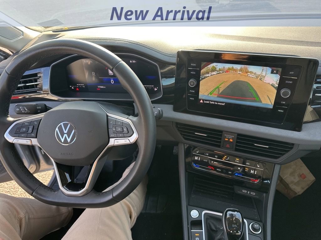 Used 2025 Volkswagen Jetta SE image 11