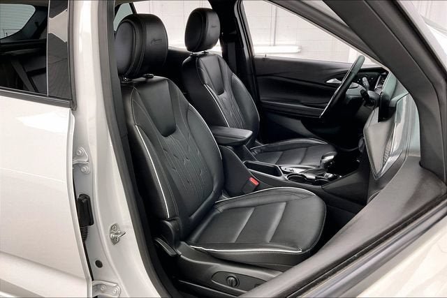 Certified 2025 Buick Encore GX Avenir w/ Avenir Convenience Package AWD/4WD image 7