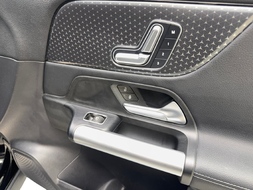 Used 2025 Mercedes-Benz GLA 250 image 48