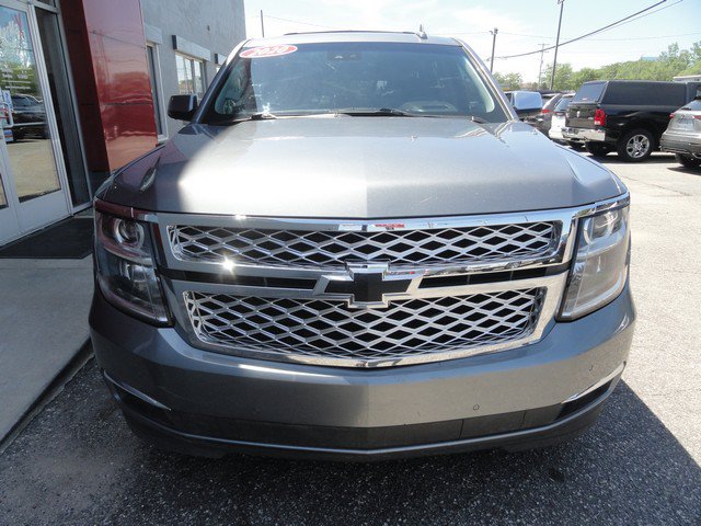 Used 2020 Chevrolet Suburban Premier w/ Premier 6.2L Value Package AWD/4WD image 3