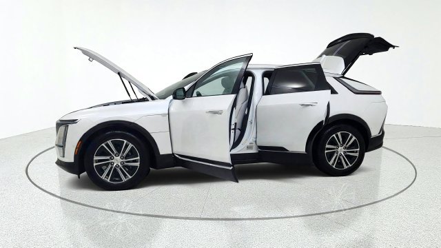 Used 2025 Cadillac Lyriq Luxury w/ LPO, Floor Liner Package RWD image 14