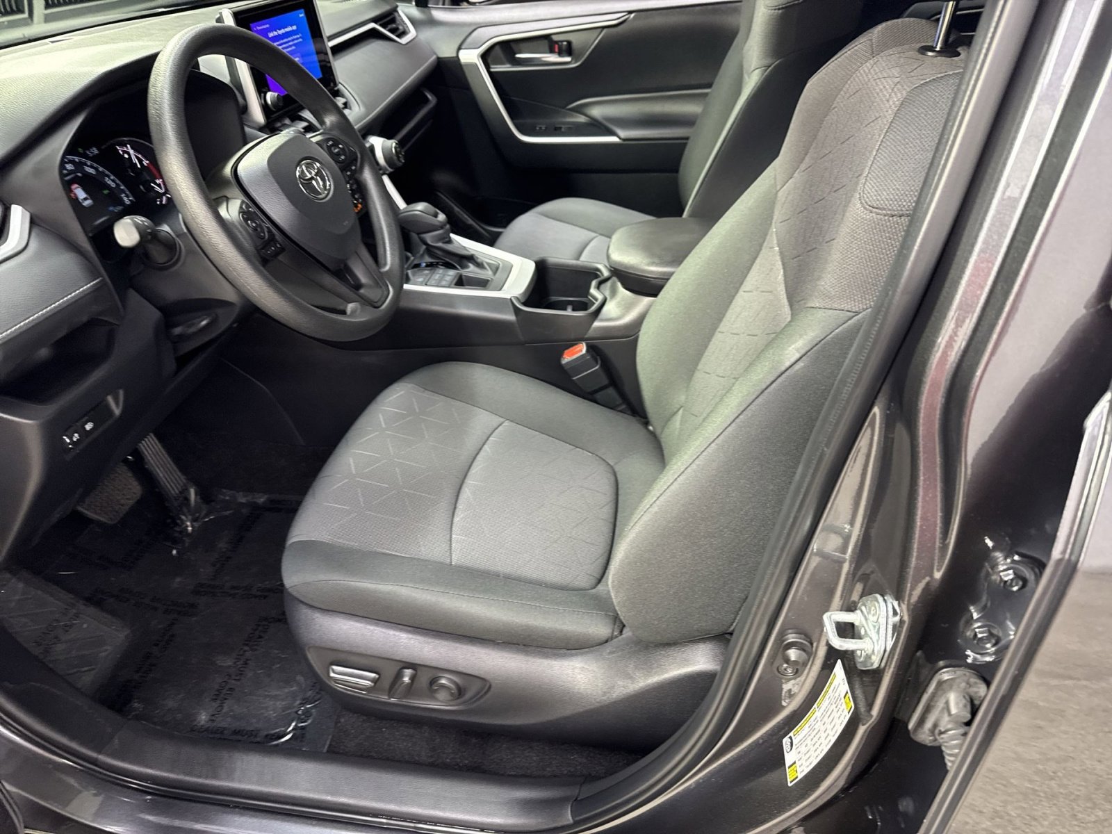 Used 2024 Toyota RAV4 XLE AWD/4WD image 16