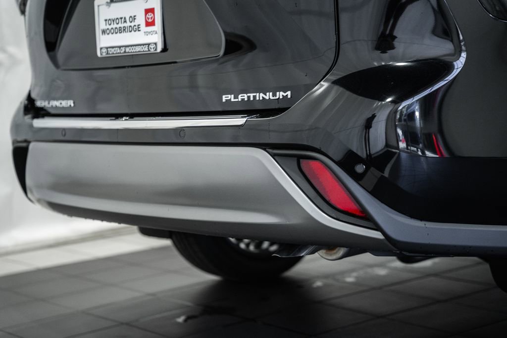 New 2026 Toyota Highlander Platinum image 9