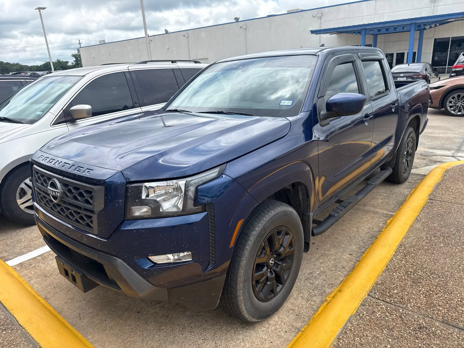 Used 2022 Nissan Frontier SV RWD image 3