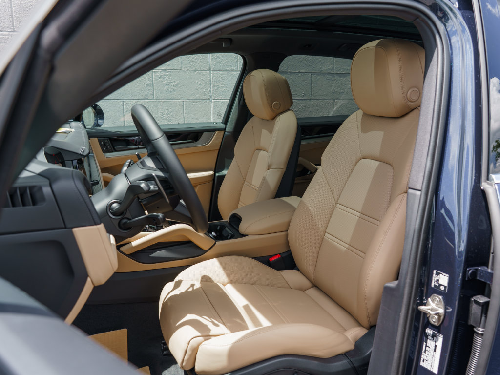 New 2026 Porsche Cayenne E-Hybrid AWD/4WD image 5