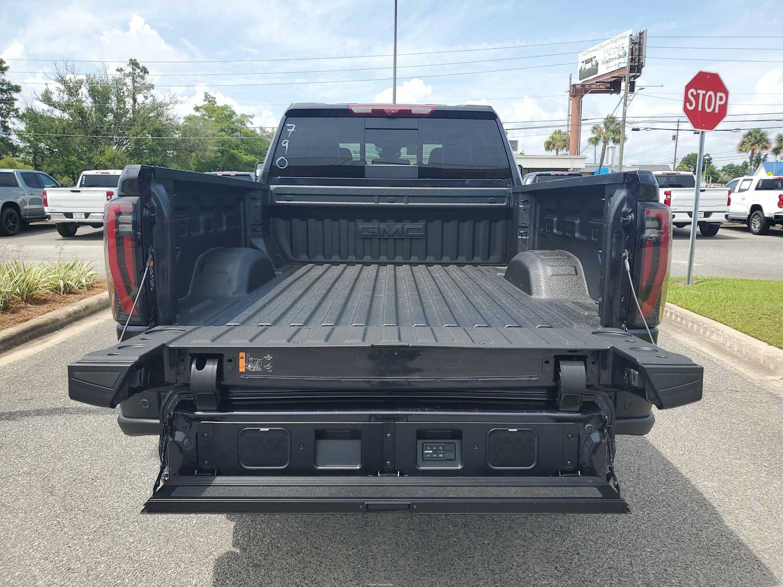 New 2026 GMC Sierra 2500 AT4X w/ AT4X AEV Edition AWD/4WD image 6