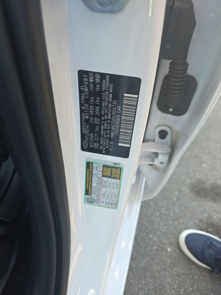 Used 2025 Hyundai Elantra Sport w/ Cargo Package FWD image 27