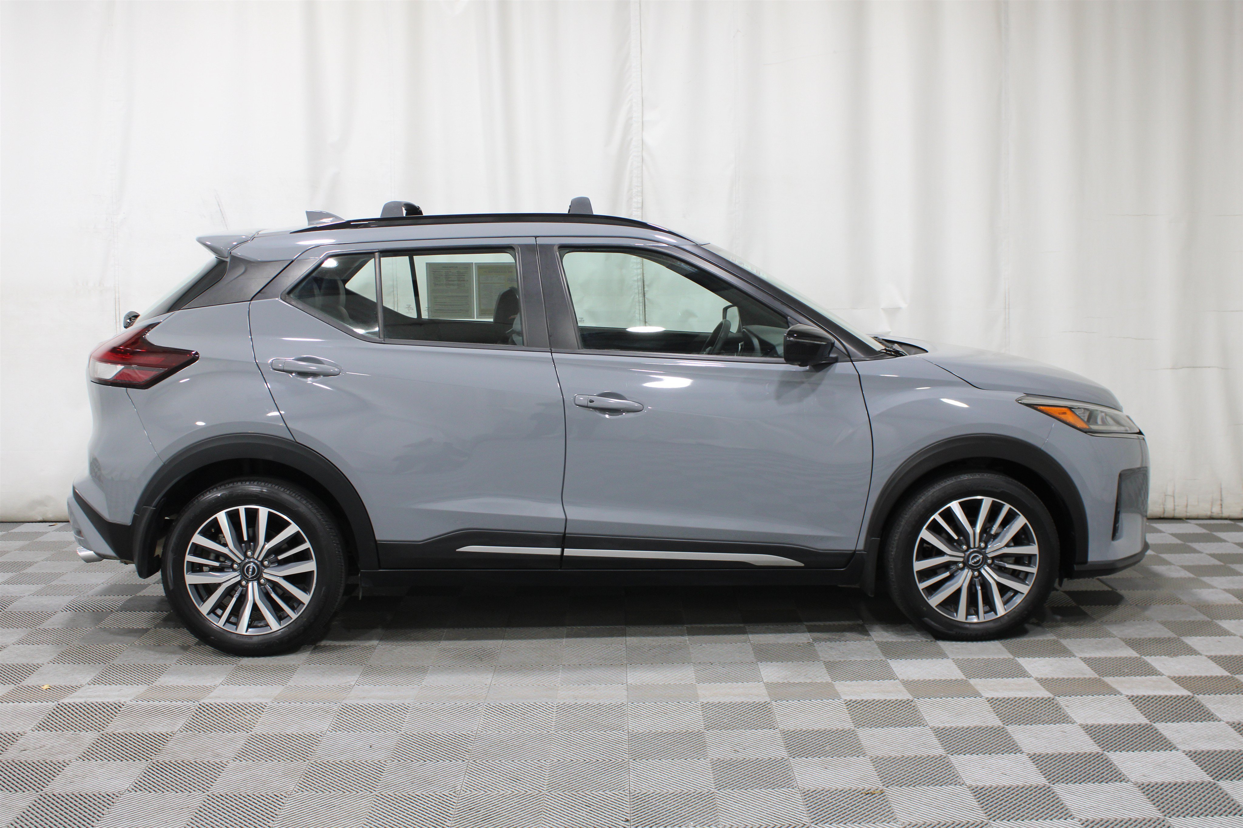 Used 2023 Nissan Kicks SR w/ SR Premium Package FWD image 28