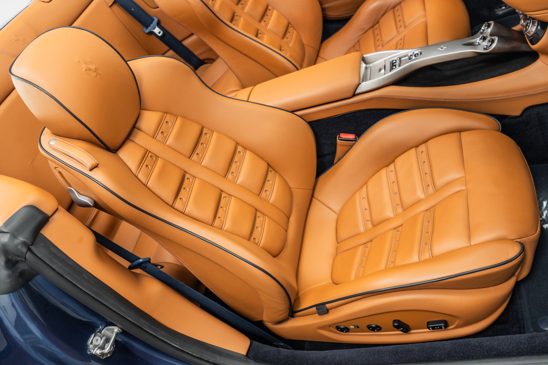 Used 2010 Ferrari California image 25