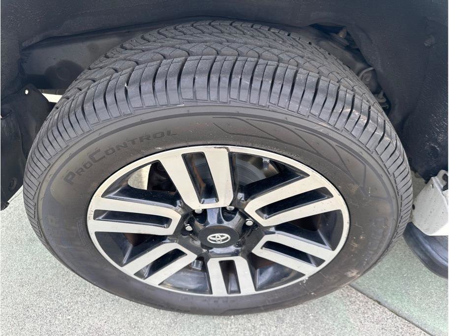 Used 2015 Toyota 4Runner Limited image 14