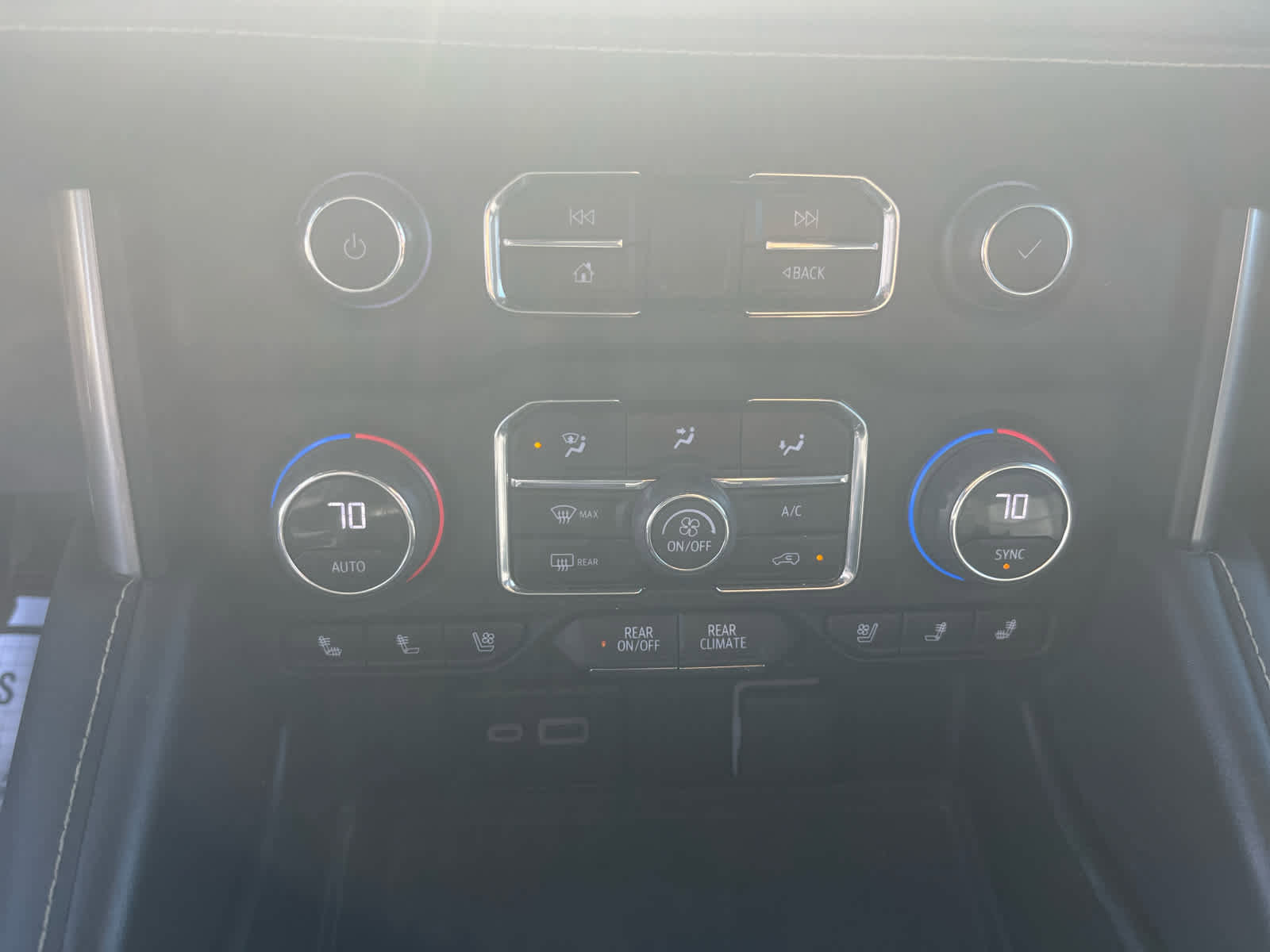 Used 2023 Chevrolet Suburban Premier image 23