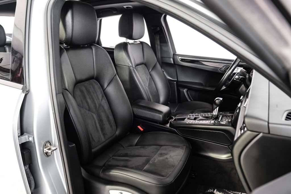Used 2019 Porsche Macan w/ Premium Package AWD/4WD image 39