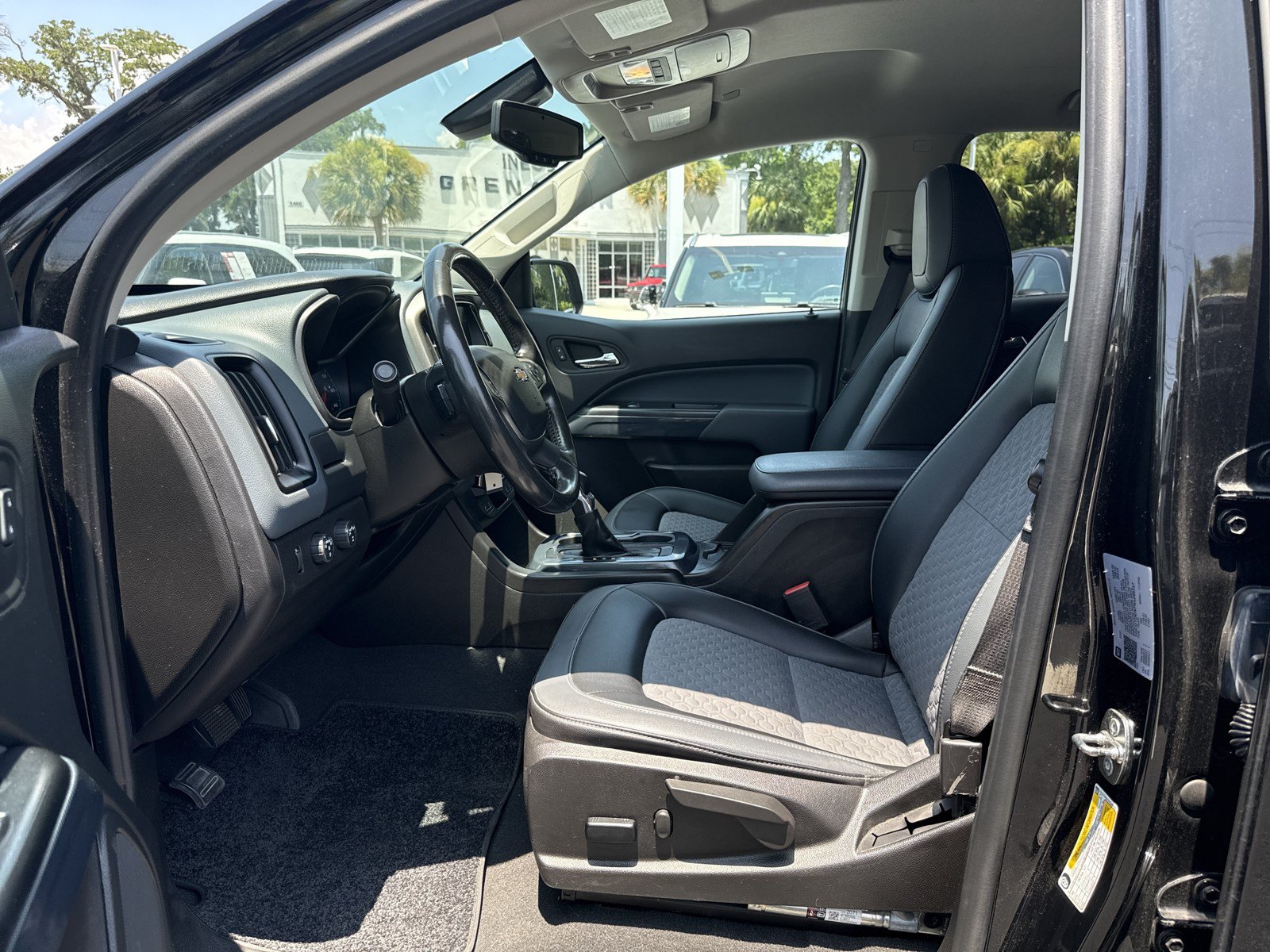 Used 2022 Chevrolet Colorado Z71 AWD/4WD image 19