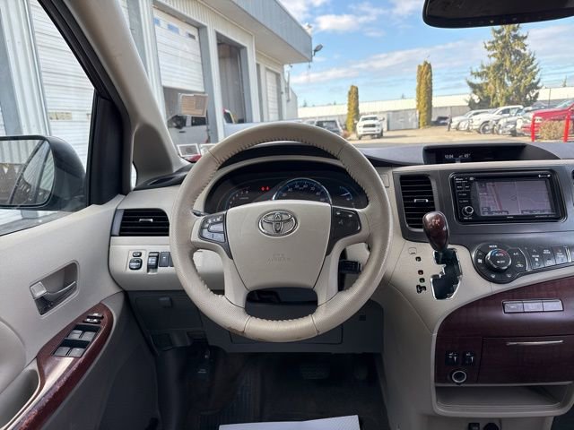 Used 2014 Toyota Sienna XLE image 21