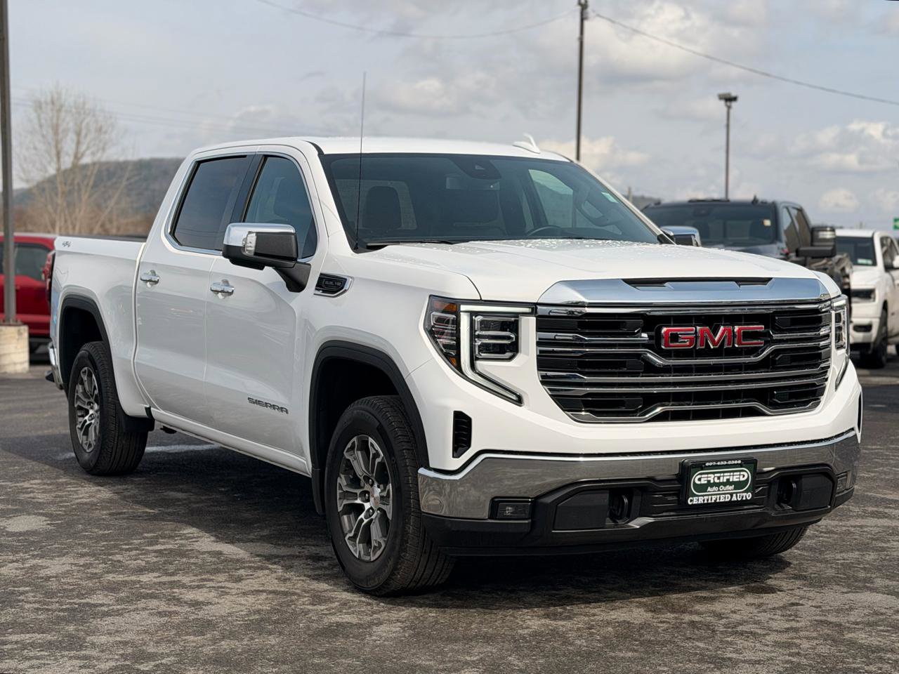 Used 2026 GMC Sierra 1500 SLT image 3