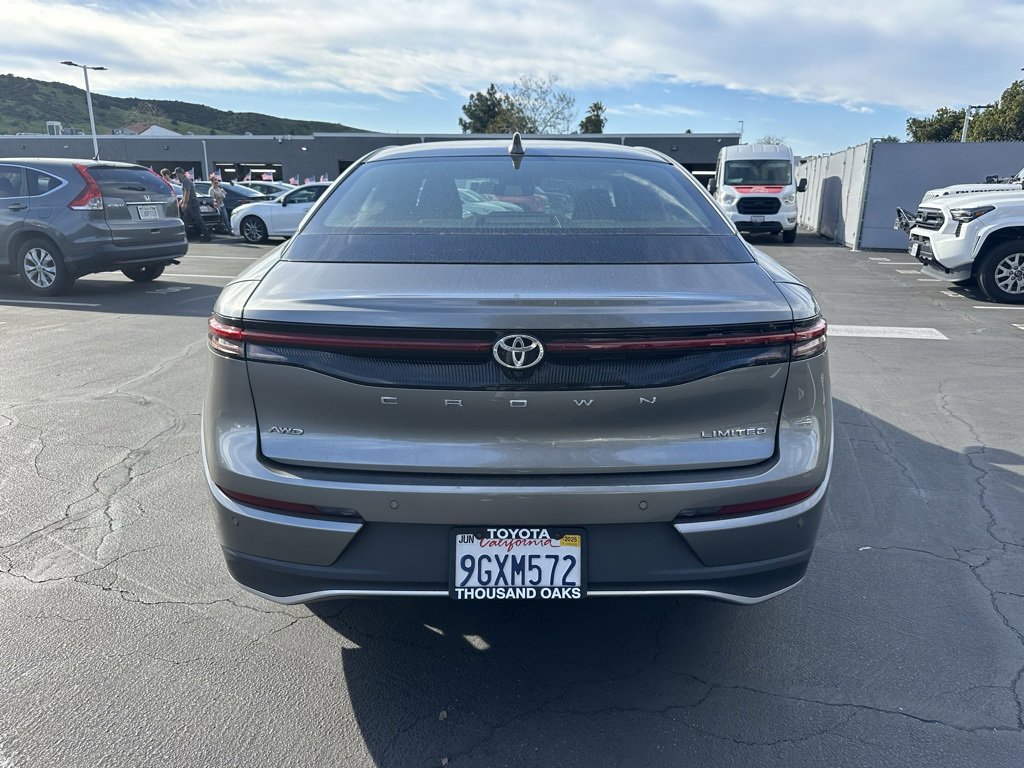 Used 2023 Toyota Crown image 3