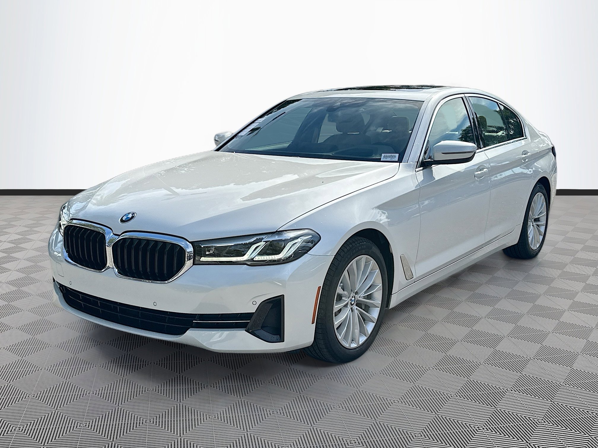 Certified 2023 BMW 530i w/ Premium Package image 3