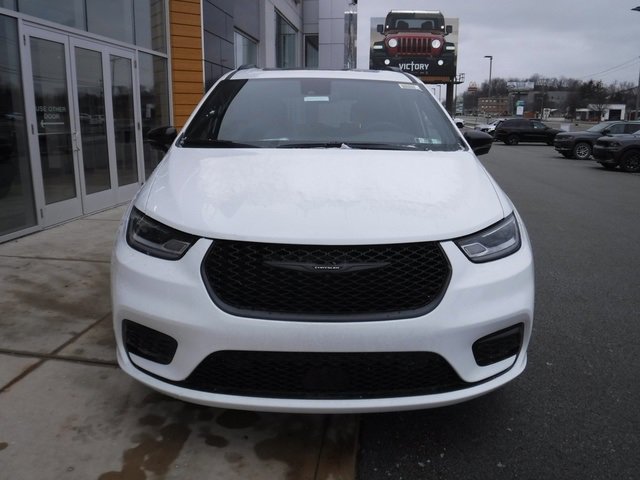 New 2026 Chrysler Pacifica Limited image 5