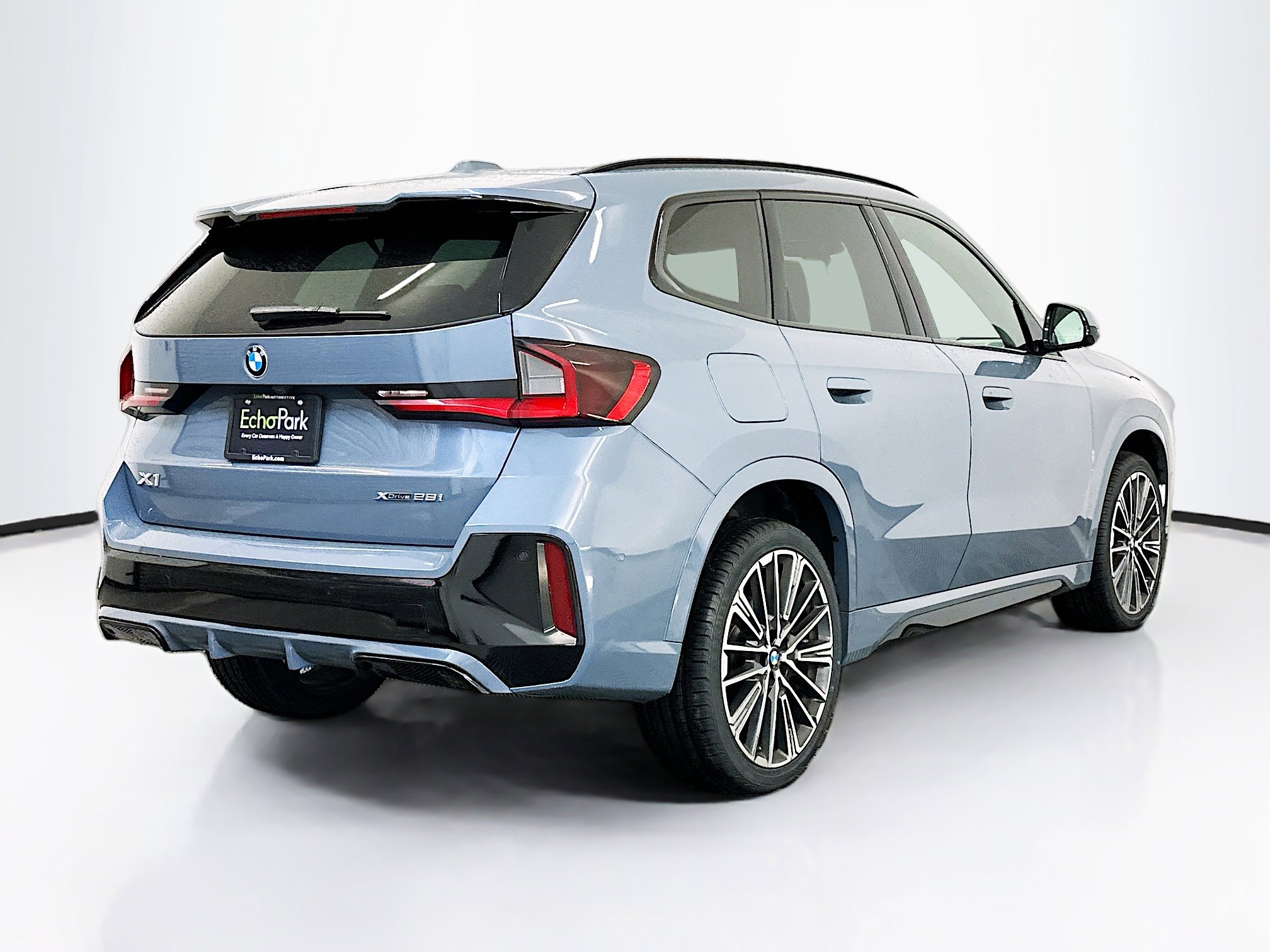 Used 2023 BMW X1 xDrive28i w/ M Sport Package AWD/4WD image 9