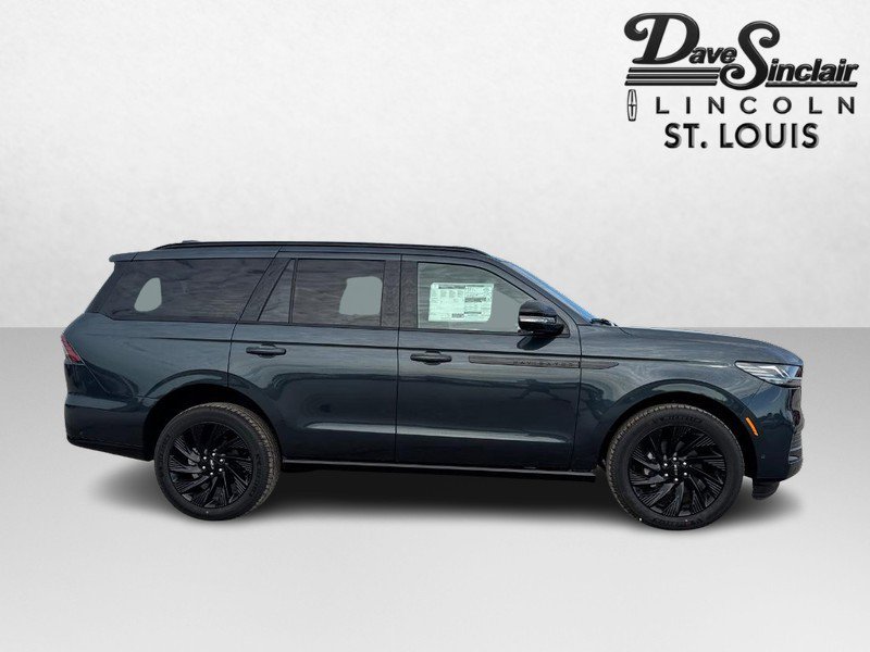 New 2025 Lincoln Navigator Reserve image 4