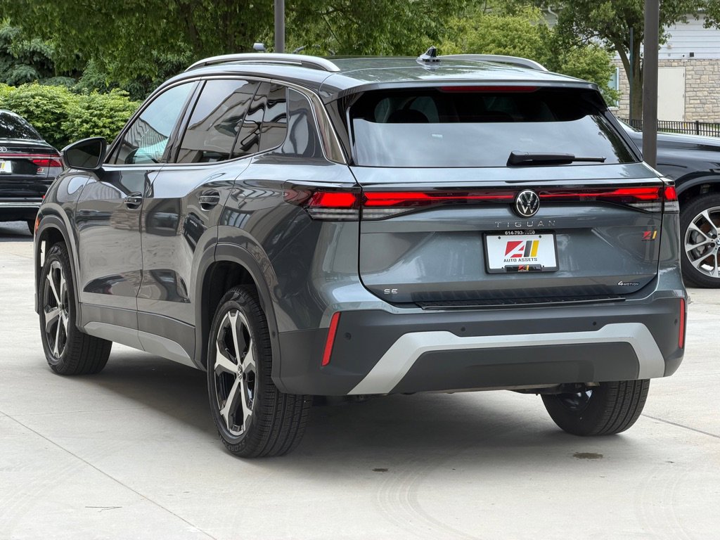 Used 2025 Volkswagen Tiguan SE AWD/4WD image 8