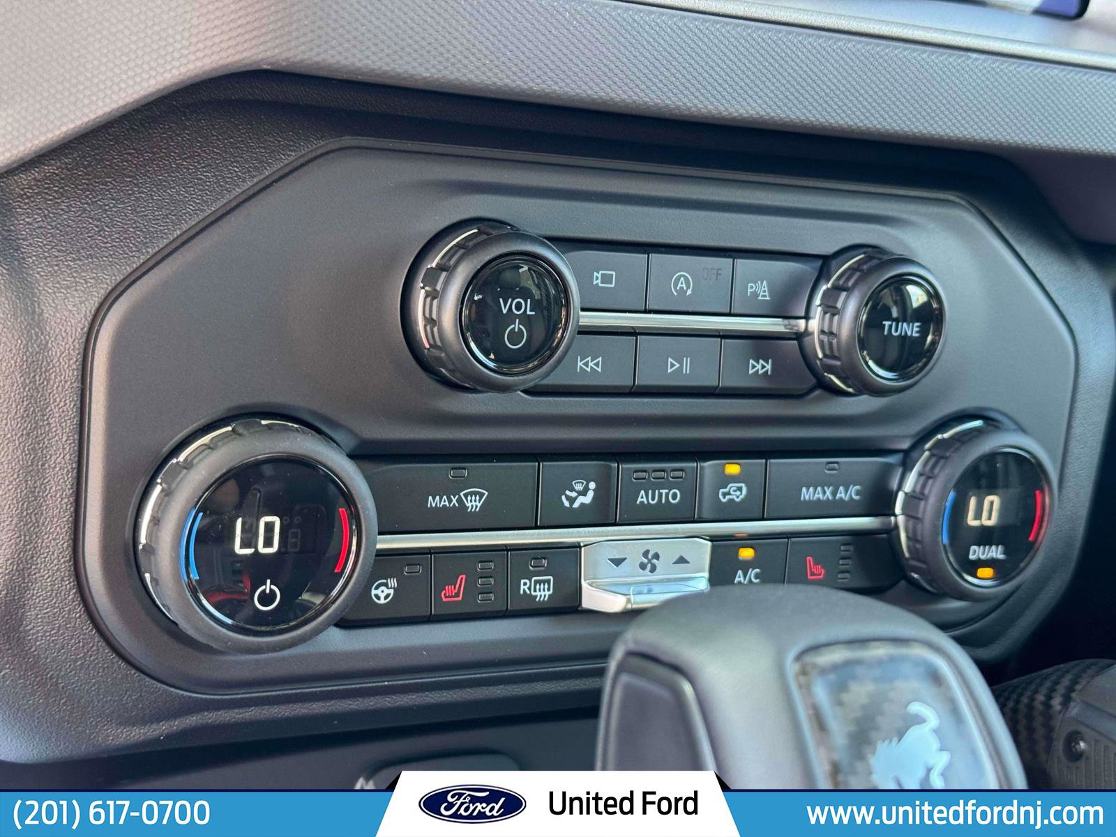 Used 2024 Ford Bronco Raptor w/ Interior Carbon Fiber Pack 6 image 21