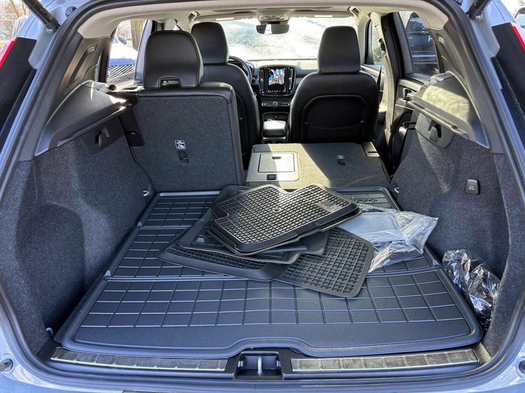 New 2025 Volvo XC40 B5 Plus w/ Protection Package Premier image 9