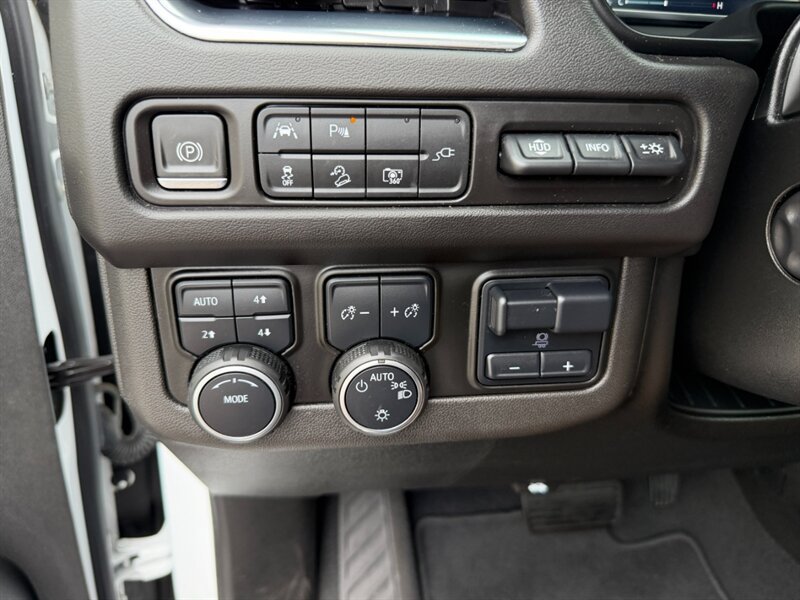 Used 2022 Chevrolet Suburban Premier w/ Premium Package AWD/4WD image 36