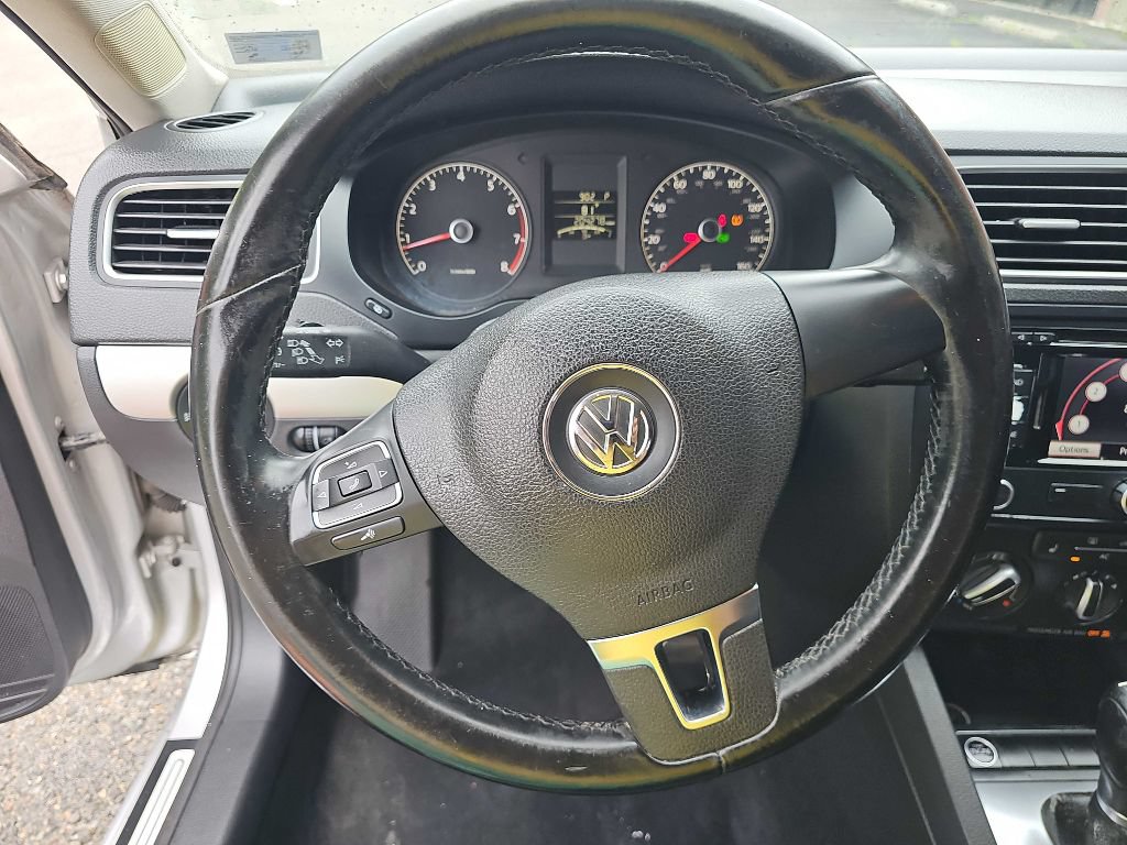 Used 2011 Volkswagen Jetta SEL FWD image 19