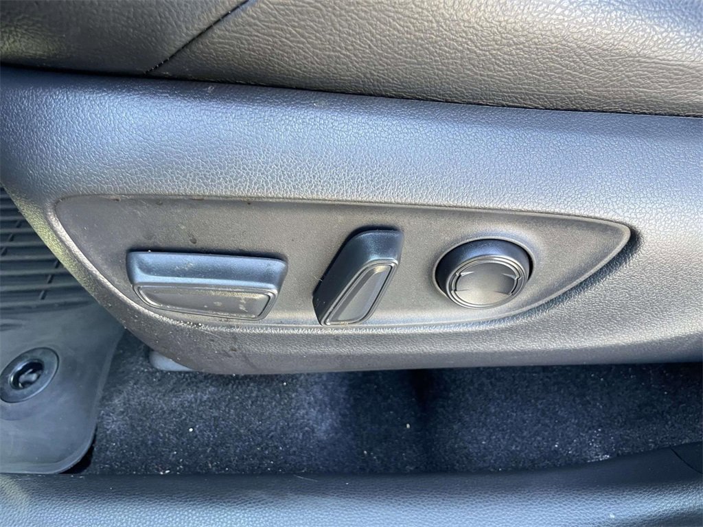 Used 2023 Toyota RAV4 SE image 14