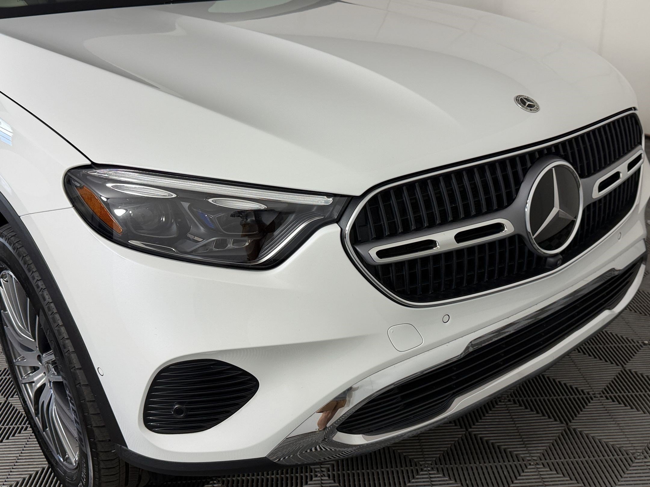 Used 2024 Mercedes-Benz GLC 300 4MATIC image 12