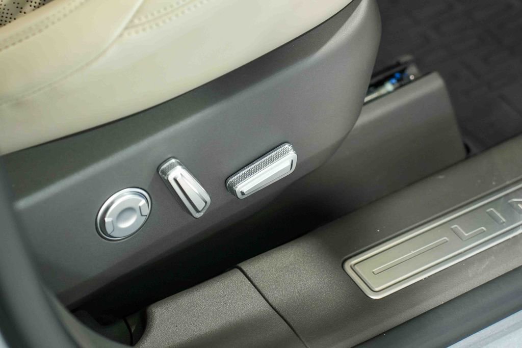 Used 2024 Lincoln Nautilus Reserve w/ Equipment Group 202A image 21