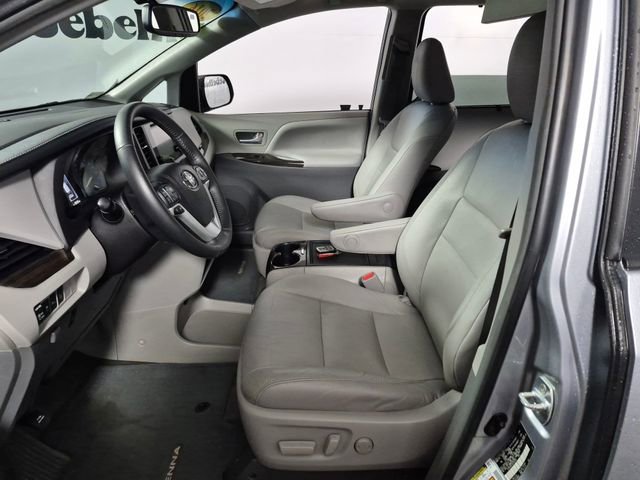 Used 2016 Toyota Sienna XLE Premium image 9