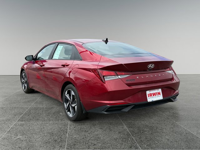 Used 2023 Hyundai Elantra SEL w/ Convenience Package image 3