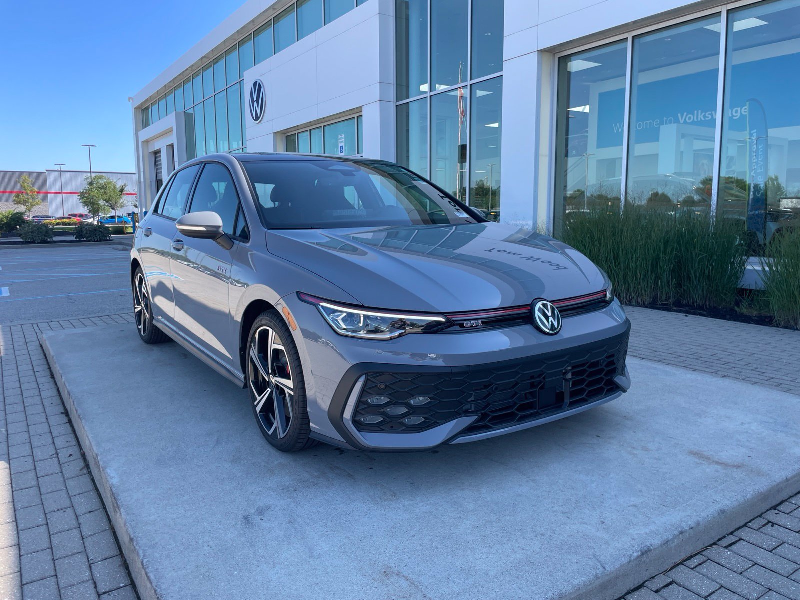 New 2026 Volkswagen GTI SE FWD image 3