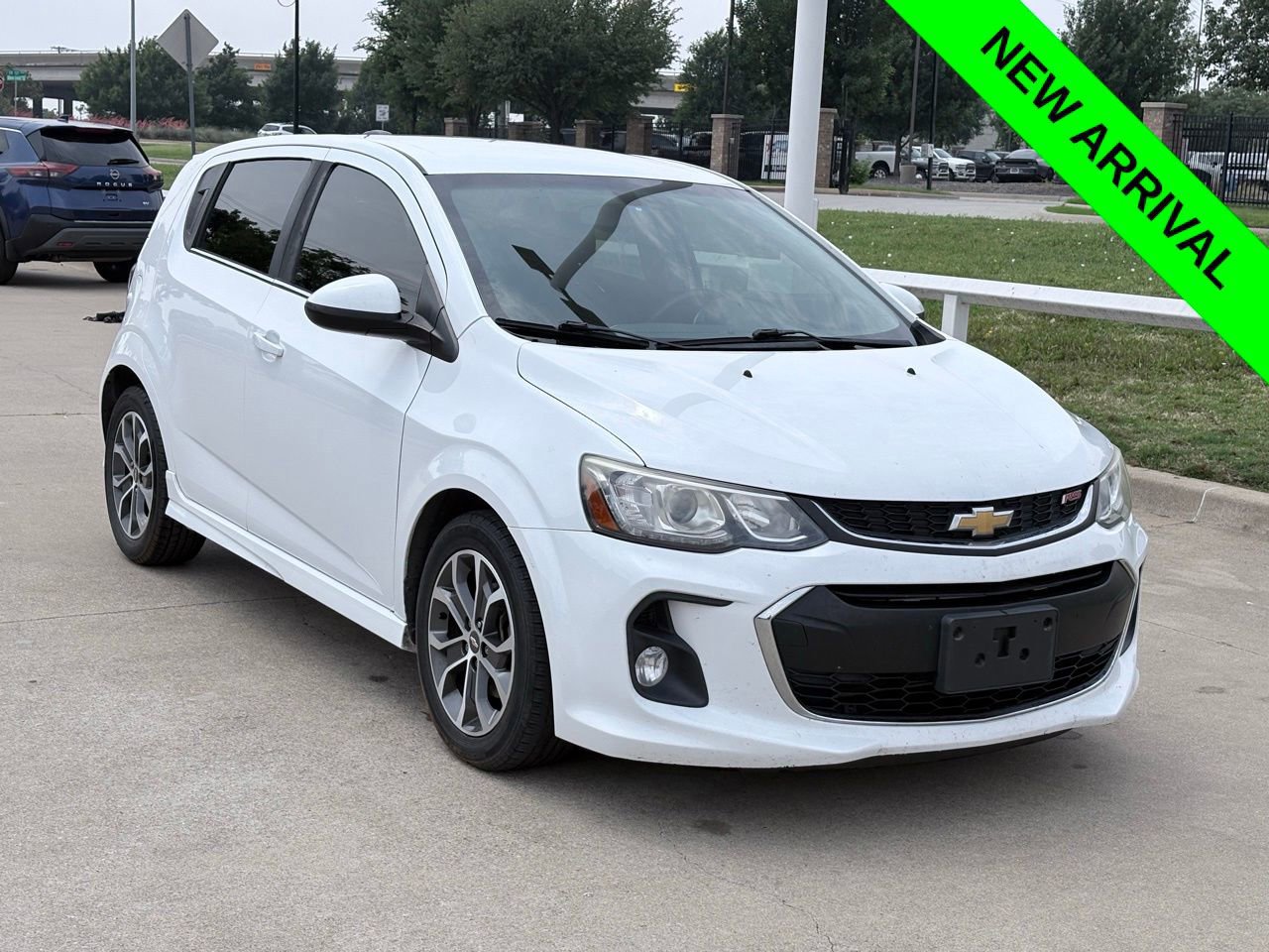 Used 2017 Chevrolet Sonic LT FWD image 1