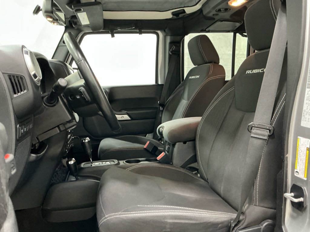 Used 2016 Jeep Wrangler Unlimited Rubicon w/ Connectivity Group image 17