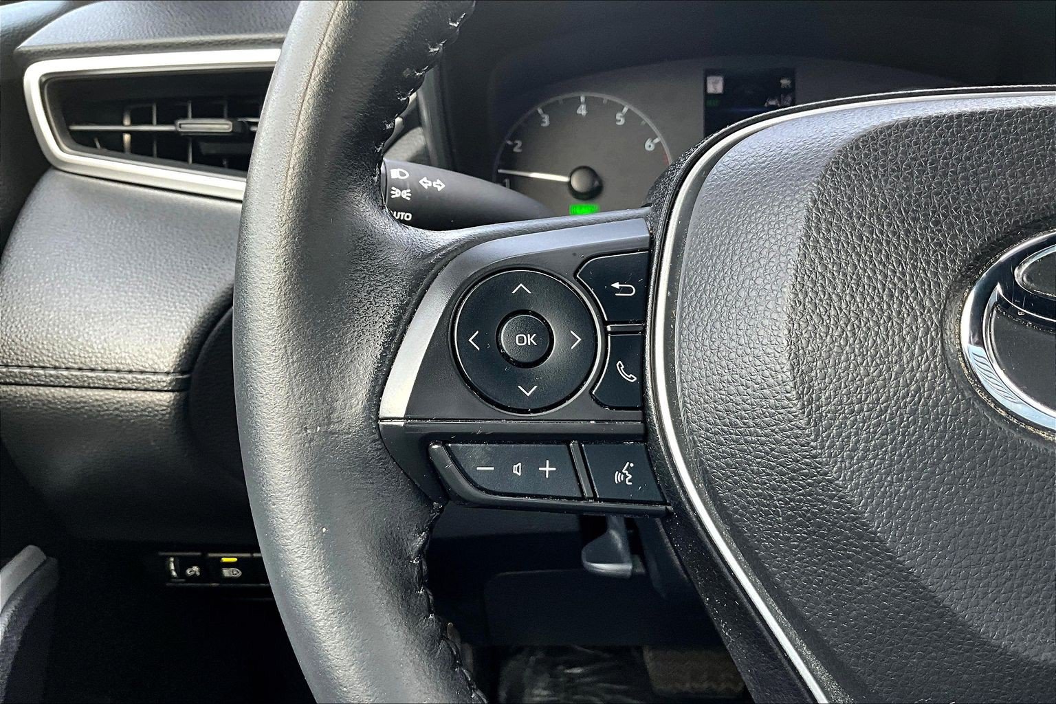 Used 2023 Toyota Corolla Cross AWD Hybrid w/ Moonroof Package image 20