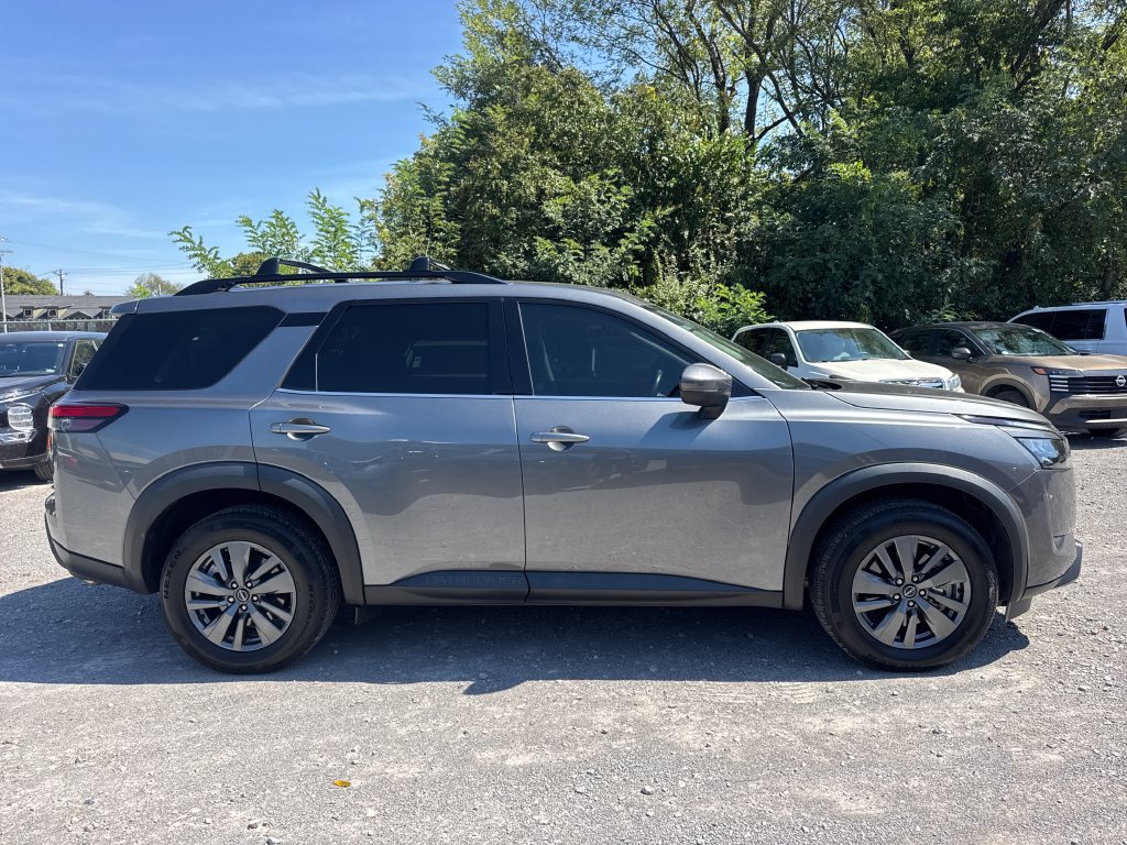 Used 2023 Nissan Pathfinder SV AWD/4WD image 6
