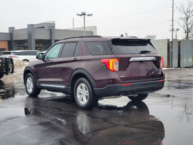 Used 2022 Ford Explorer XLT image 3