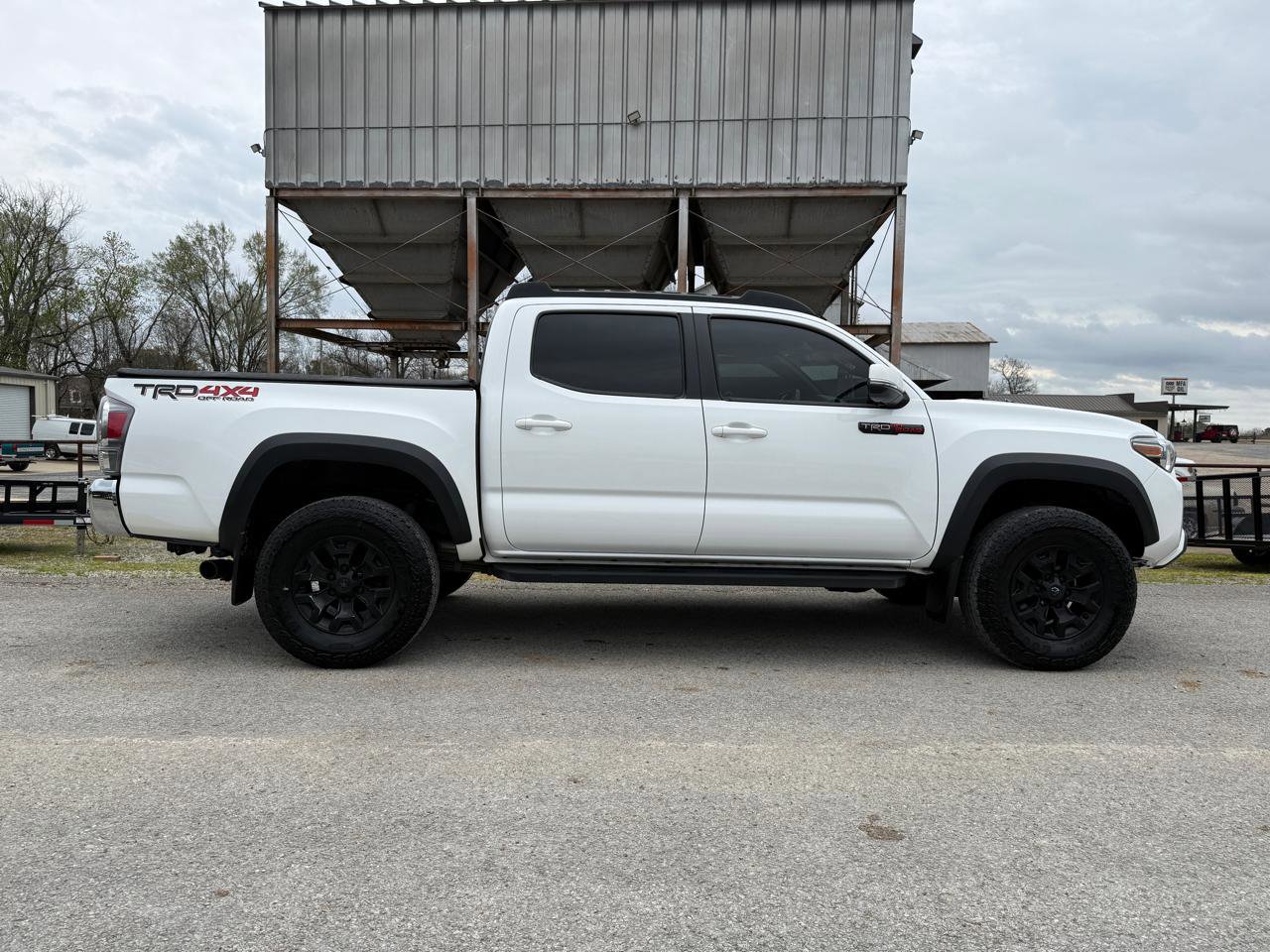 Used 2022 Toyota Tacoma TRD Off-Road AWD/4WD image 7
