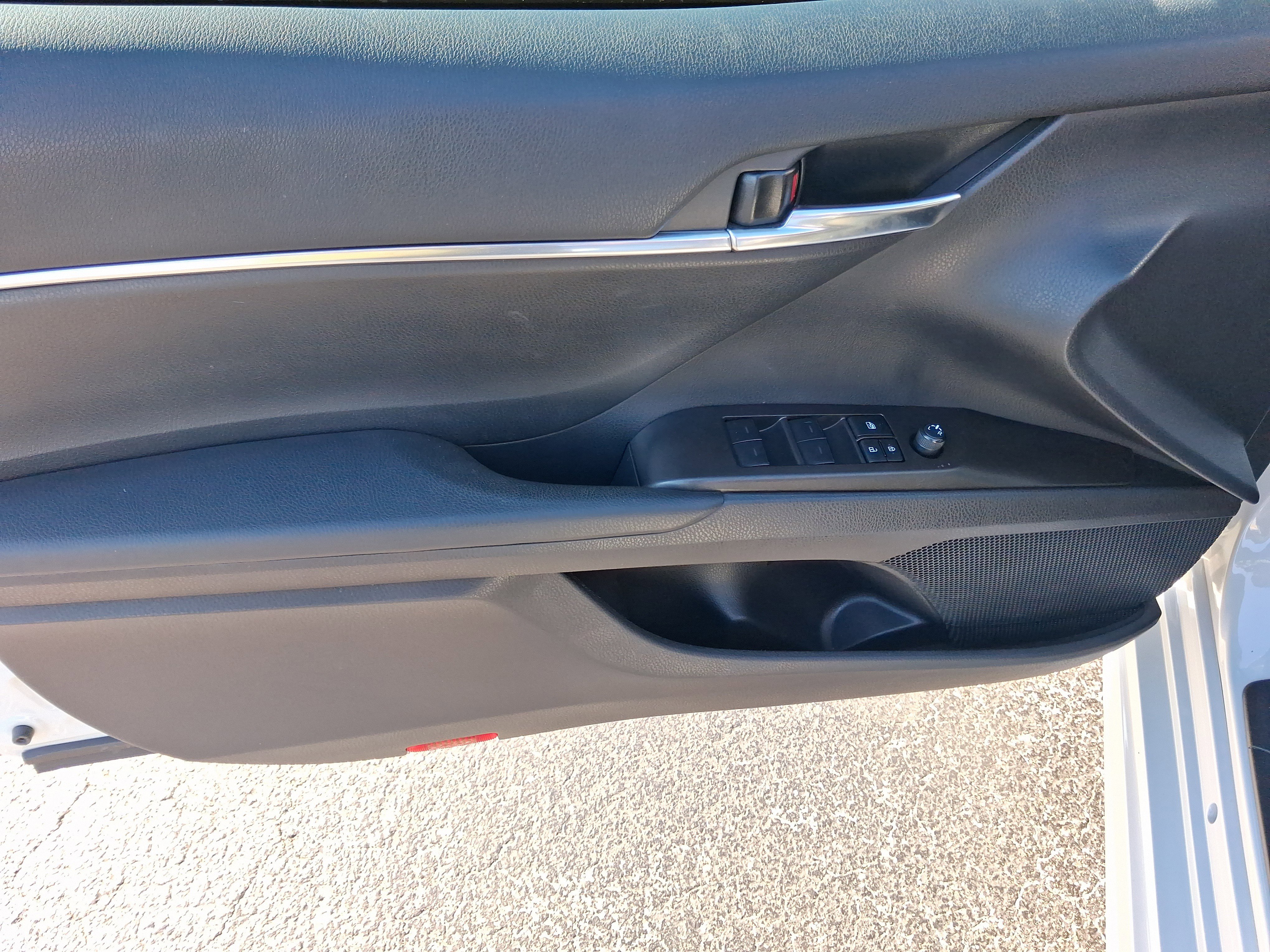 Used 2024 Toyota Camry SE w/ Cold Weather Package FWD image 19