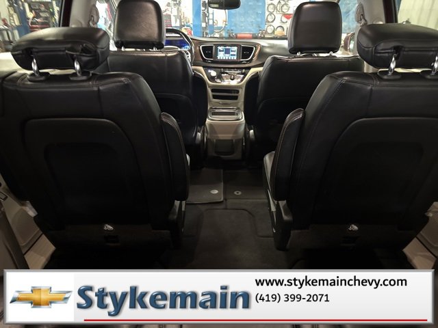 Used 2019 Chrysler Pacifica Touring-L image 12