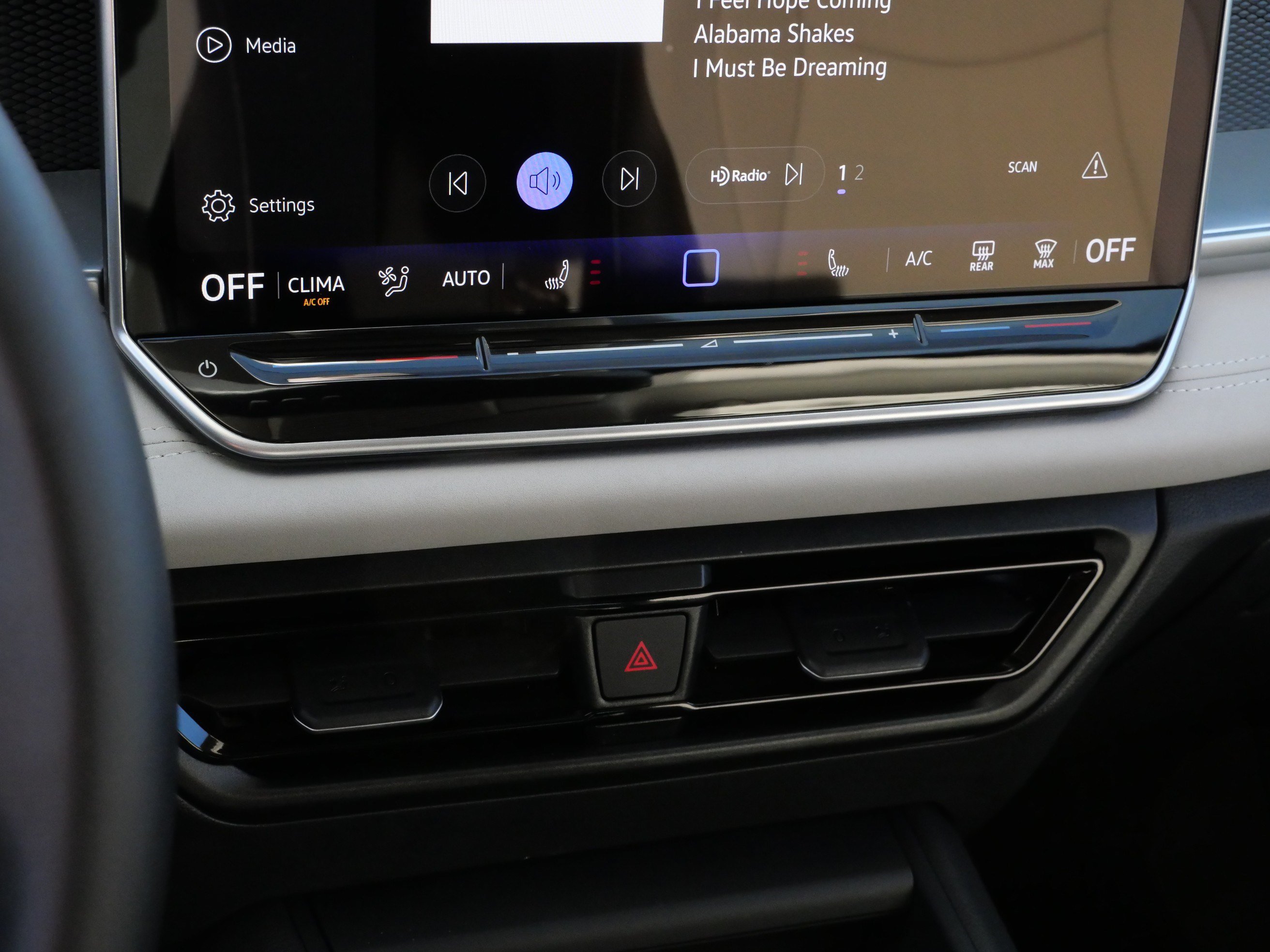 Certified 2025 Volkswagen Tiguan SE AWD/4WD image 23