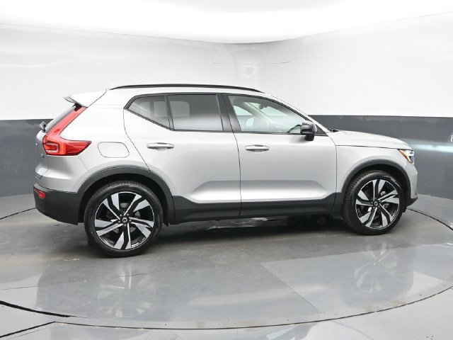 Used 2023 Volvo XC40 B5 Ultimate w/ Protection Package Premier AWD/4WD image 9