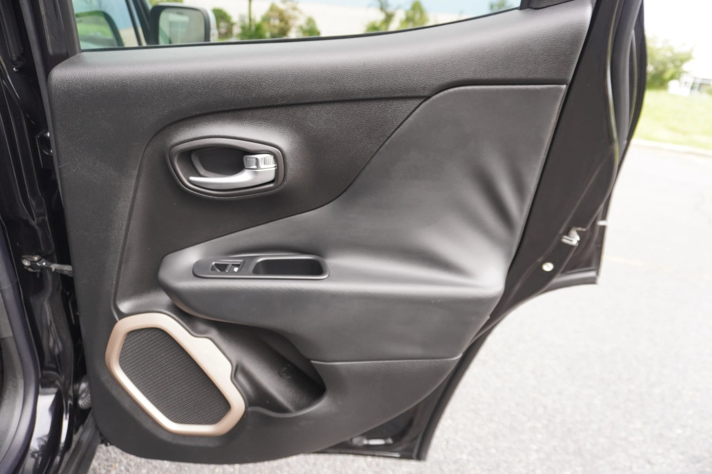 Used 2015 Jeep Renegade Limited FWD image 15