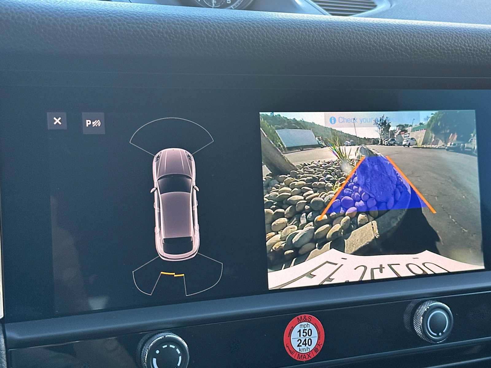 Certified 2025 Porsche Macan AWD/4WD image 21