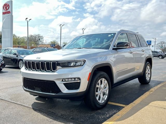 Used 2023 Jeep Grand Cherokee Limited w/ Luxury Tech Group II image 6